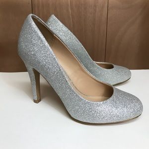 Silver Glitter Round Toe Pump Heels NWT in box
